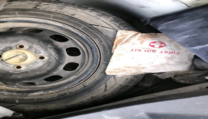 2011 Ford Figo TITANIUM 1.4 DIESEL, Diesel, Manual, 1,38,569 km, tyre