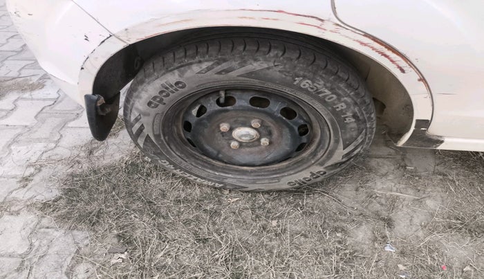 2011 Ford Figo TITANIUM 1.4 DIESEL, Diesel, Manual, 1,38,569 km, tyre