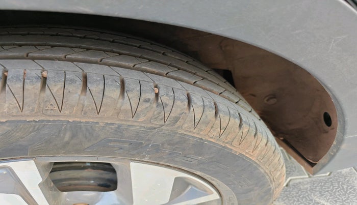 2020 KIA SONET GTX PLUS 1.5 AT, Diesel, Automatic, 1,15,511 km, tyre