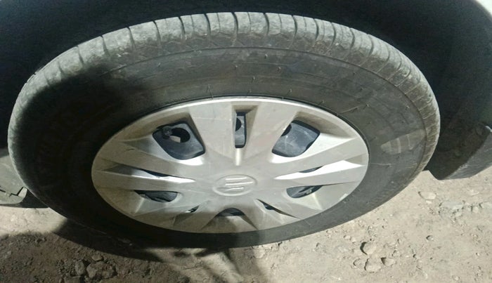 2014 Maruti Swift Dzire VXI, Petrol, Manual, 30,856 km, tyre