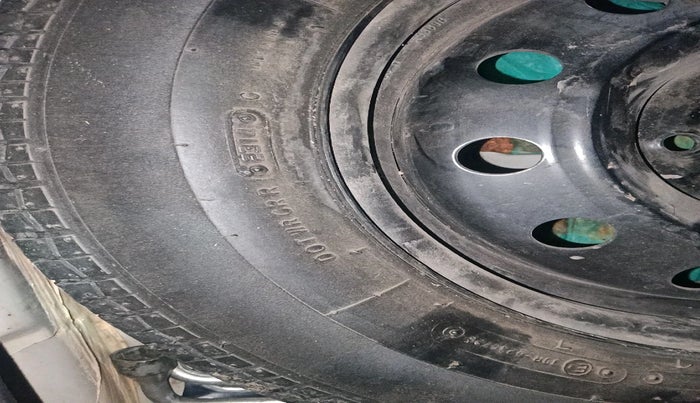 2014 Maruti Swift Dzire VXI, Petrol, Manual, 30,856 km, tyre