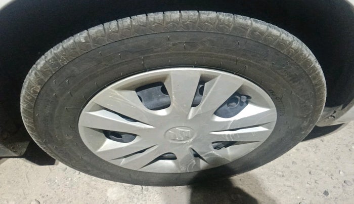 2014 Maruti Swift Dzire VXI, Petrol, Manual, 30,856 km, tyre