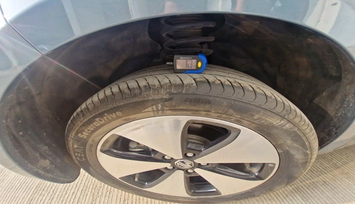 2024 MG Windsor EV Essence, Electric, Automatic, 6,047 km, tyre