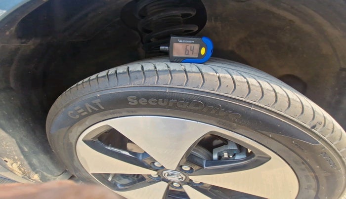 2024 MG Windsor EV Essence, Electric, Automatic, 6,047 km, tyre