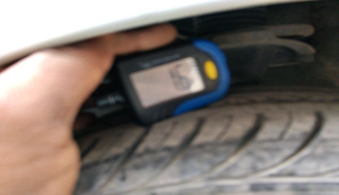 2015 Hyundai Eon MAGNA +, Petrol, Manual, 49,970 km, tyre