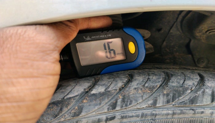 2015 Hyundai Eon MAGNA +, Petrol, Manual, 49,970 km, tyre