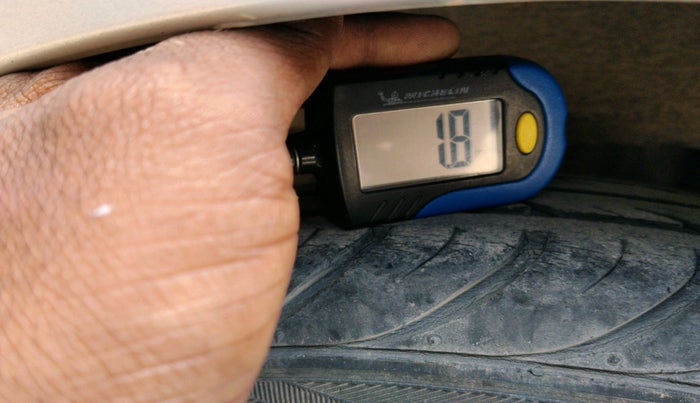 2015 Hyundai Eon MAGNA +, Petrol, Manual, 49,970 km, tyre