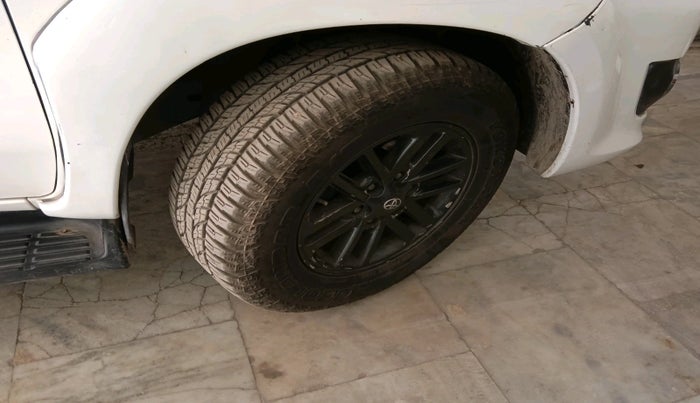 2013 Toyota Fortuner 3.0 4X4 MT, Diesel, Manual, 1,67,612 km, tyre