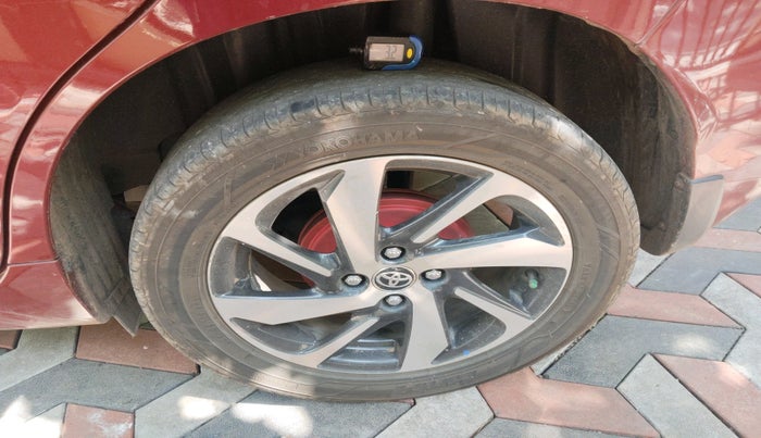 2022 Toyota Glanza V, Petrol, Manual, 75,391 km, tyre