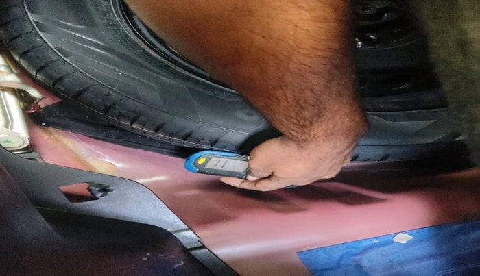 2022 Toyota Glanza V, Petrol, Manual, 75,391 km, tyre