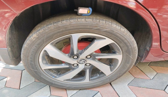 2022 Toyota Glanza V, Petrol, Manual, 75,391 km, tyre