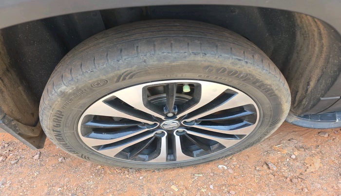 2022 MG HECTOR PLUS SHARP 2.0 DIESEL TURBO MT 6-STR, Diesel, Manual, 55,236 km, tyre