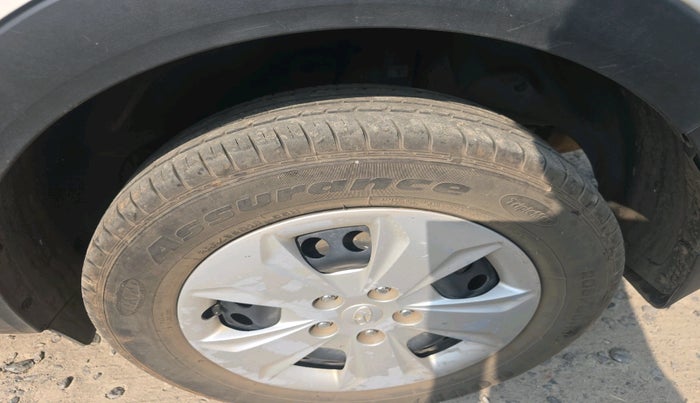 2018 Hyundai Creta E PLUS 1.4 DIESEL, Diesel, Manual, 1,39,808 km, tyre