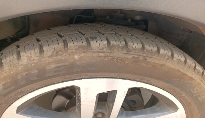 2017 Tata Hexa XTA 4X2 7 STR, Diesel, Automatic, 1,21,454 km, tyre