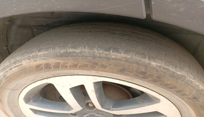 2017 Tata Hexa XTA 4X2 7 STR, Diesel, Automatic, 1,21,454 km, tyre