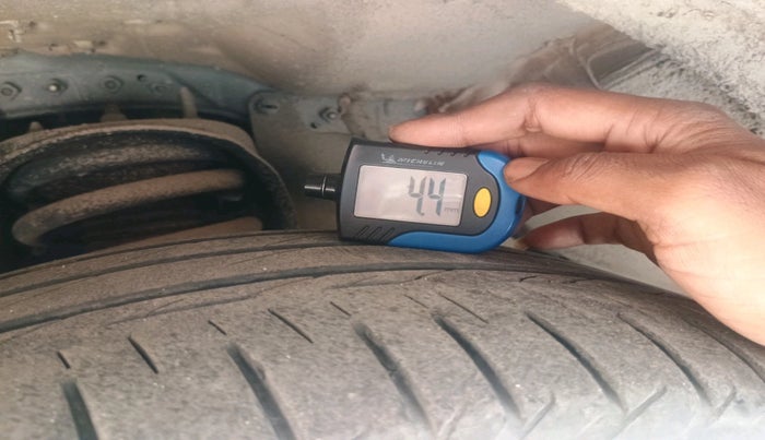 2024 Toyota Innova Crysta 2.4 ZX 7STR, Diesel, Manual, 29,672 km, tyre