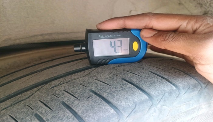 2024 Toyota Innova Crysta 2.4 ZX 7STR, Diesel, Manual, 29,672 km, tyre