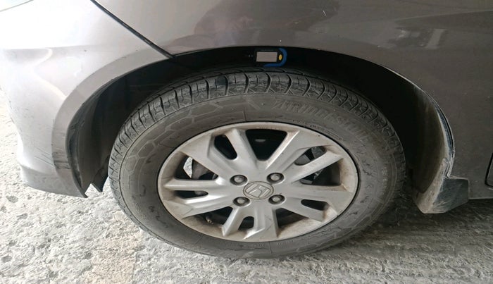 2015 Honda Amaze 1.5L I-DTEC VX, Diesel, Manual, 1,26,890 km, tyre