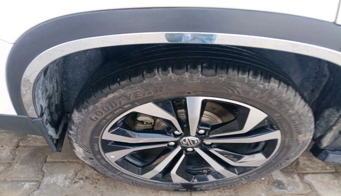 2023 MG HECTOR SHARP PRO 1.5 TURBO MT PETROL, Petrol, Manual, 7,320 km, tyre