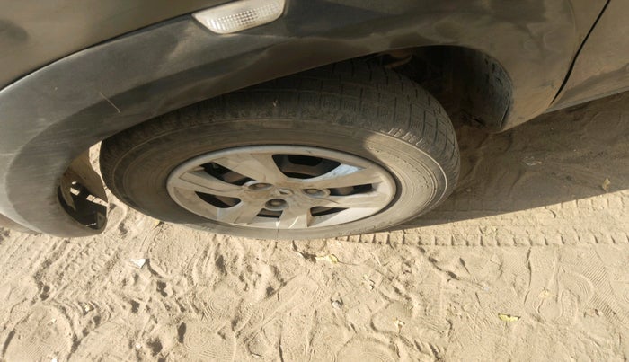 2017 Renault Kwid RXT 0.8, Petrol, Manual, 1,60,644 km, tyre