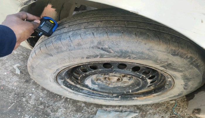 2020 Maruti Ertiga VXI CNG, Petrol, Manual, 1,02,810 km, tyre