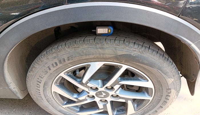 2023 Mahindra XUV300 W8 (O) 1.2 PETROL, Petrol, Manual, 26,647 km, tyre