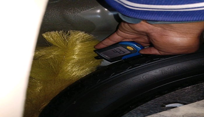 2023 Mahindra XUV300 W8 (O) 1.2 PETROL, Petrol, Manual, 26,647 km, tyre