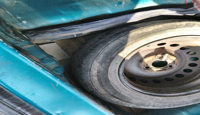 2020 Renault Kwid RXT 1.0 (O), Petrol, Manual, 74,424 km, tyre