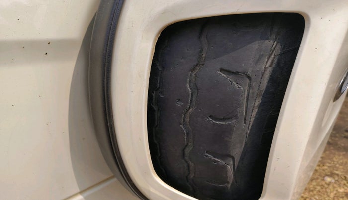 2017 Mahindra TUV300 T6 PLUS, Diesel, Manual, 57,580 km, tyre