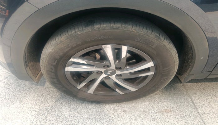 2022 Mahindra XUV700 AX 5 D MT 5 STR, Diesel, Manual, 82,554 km, tyre