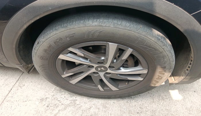 2022 Mahindra XUV700 AX 5 D MT 5 STR, Diesel, Manual, 82,554 km, tyre