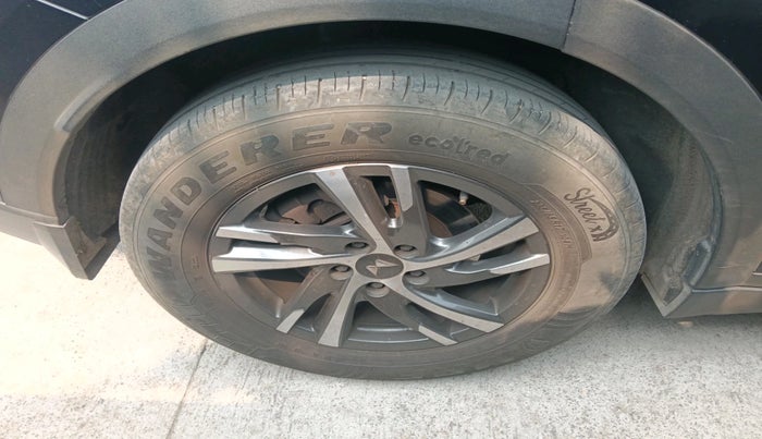 2022 Mahindra XUV700 AX 5 D MT 5 STR, Diesel, Manual, 82,554 km, tyre