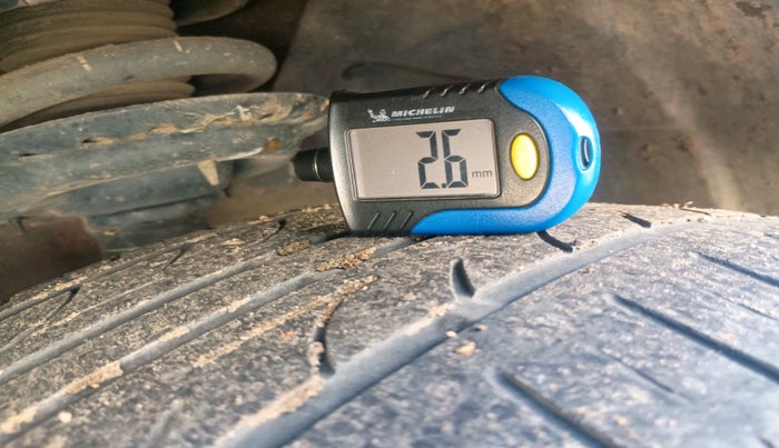 2020 Mahindra XUV300 W8 1.5 DIESEL AMT, Diesel, Automatic, 1,27,701 km, tyre