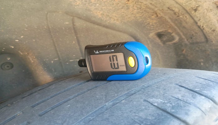 2020 Mahindra XUV300 W8 1.5 DIESEL AMT, Diesel, Automatic, 1,27,701 km, tyre