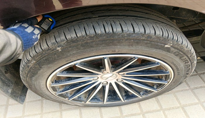 2017 Toyota Innova Crysta 2.8 ZX AT 7 STR, Diesel, Automatic, 1,07,362 km, tyre