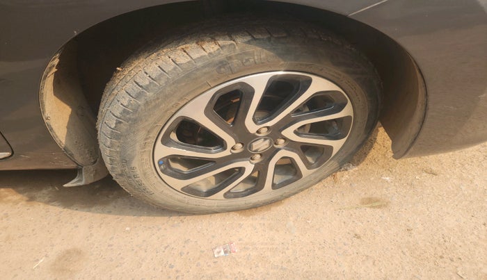 2022 Maruti Baleno ALPHA 1.2 AGS, Petrol, Automatic, 31,964 km, tyre