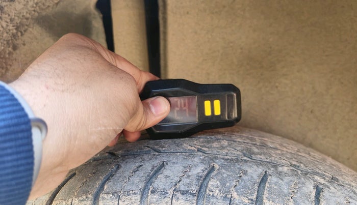 2017 Maruti S Cross ALPHA 1.3, Diesel, Manual, 2,03,711 km, tyre