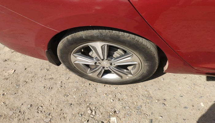 2018 Hyundai Verna 1.6 VTVT SX O, CNG, Manual, 77,094 km, tyre