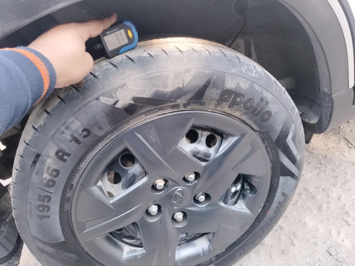 2023 Hyundai VENUE S 1.2, Petrol, Manual, 23,537 km, tyre