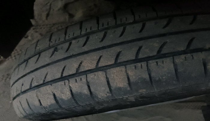 2015 Maruti Swift VDI, Diesel, Manual, 92,202 km, tyre