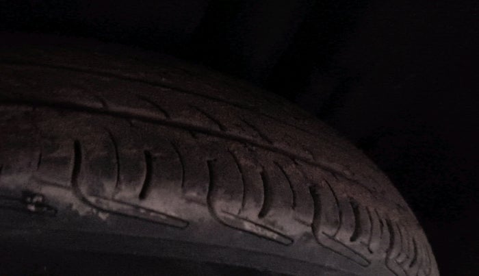 2015 Maruti Swift VDI, Diesel, Manual, 92,202 km, tyre