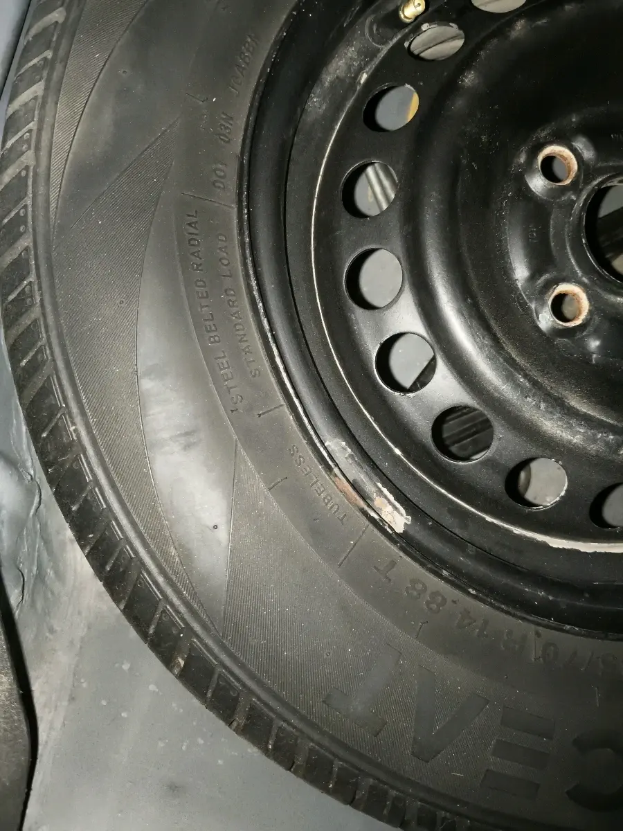 2015 Maruti Swift VDI, Diesel, Manual, 92,202 km, tyre