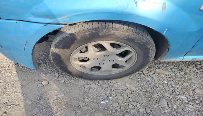 2014 Mahindra Verito Vibe CS 1.5 D6, Diesel, Manual, 1,11,731 km, tyre