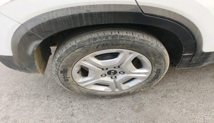 2020 KIA SONET HTK PLUS 1.0 IMT, Petrol, Manual, 23,158 km, tyre