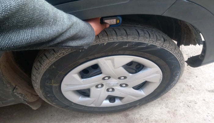 2020 Hyundai VENUE S 1.4 CRDI, Diesel, Manual, 1,04,440 km, tyre