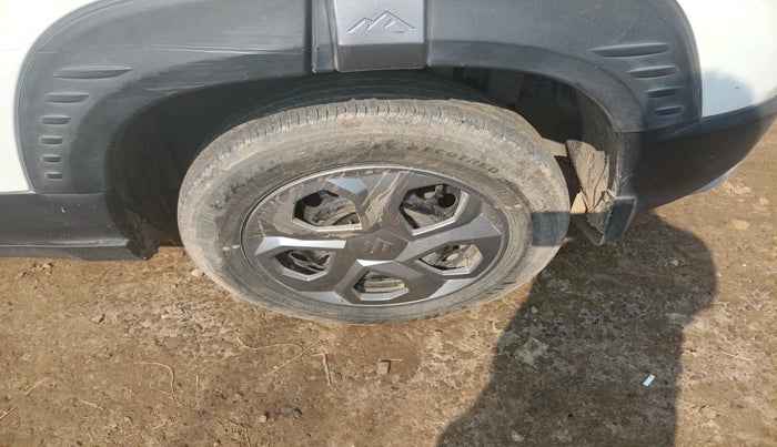 2023 Maruti BREZZA VXI SMART HYBRID, Petrol, Manual, 17,413 km, tyre