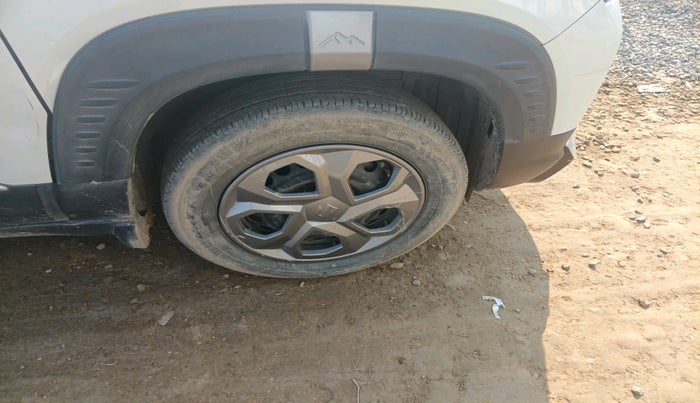 2023 Maruti BREZZA VXI SMART HYBRID, Petrol, Manual, 17,413 km, tyre