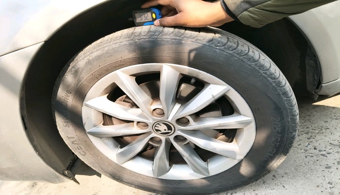 2013 Skoda Octavia AMBITION 2.0 TDI, Diesel, Manual, 76,673 km, tyre