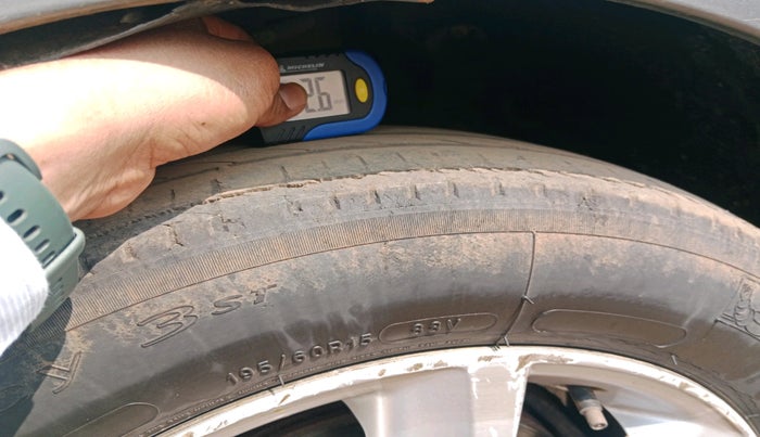 2010 Volkswagen Polo HIGHLINE1.2L, Petrol, Manual, 1,68,709 km, tyre