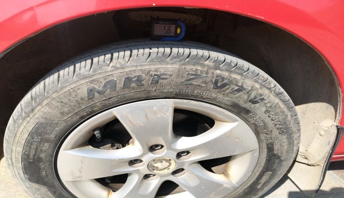 2011 Skoda Fabia ELEGANCE 1.2 MPI, Petrol, Manual, 1,90,648 km, tyre